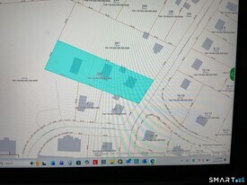 245 Elizabeth St Ext in Norwich, CT - Building Photo