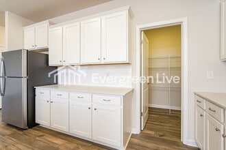 828 Pear Blossom Ct in Winston-Salem, NC - Building Photo - Building Photo