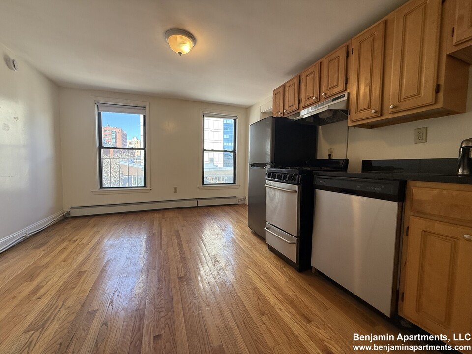 222 Cambridge St, Unit 2 in Boston, MA - Building Photo