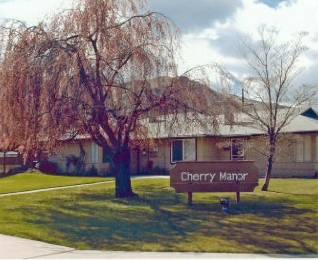 Cherry Manor in Wenatchee, WA - Building Photo