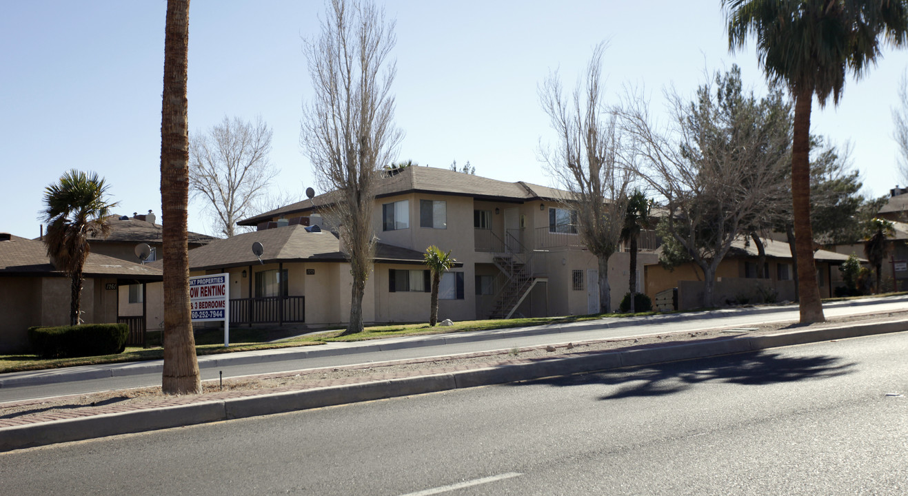 1271 Barstow Rd in Barstow, CA - Building Photo