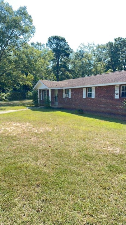 6483 Pineapple Hwy in Greenville, AL - Building Photo