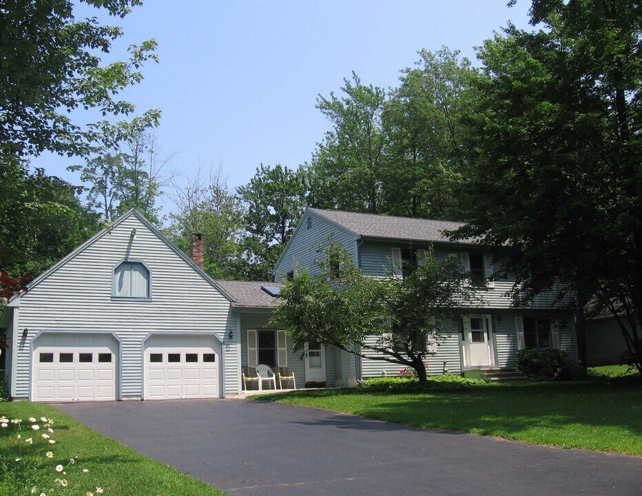 5 Iris Dr in Scarborough, ME - Building Photo