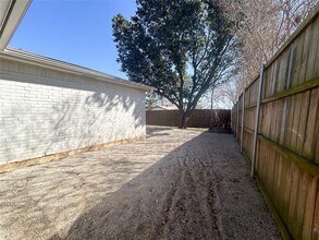 3016 Oakridge Dr in Bedford, TX - Building Photo - Building Photo