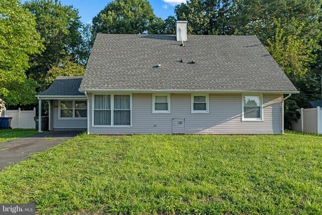 124 Pennypacker Dr in Willingboro, NJ - Building Photo - Building Photo