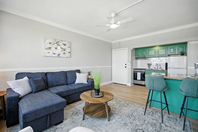 311 W Ashley St, Unit Renovated High-Rise 1BR in Jacksonville, FL - Building Photo - Building Photo