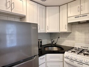 208 W 82nd St in New York, NY - Building Photo - Building Photo