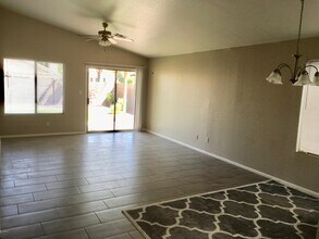 528 E Cantebria Dr in Gilbert, AZ - Building Photo - Building Photo