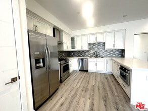 1249 S Holt Ave in Los Angeles, CA - Building Photo - Building Photo