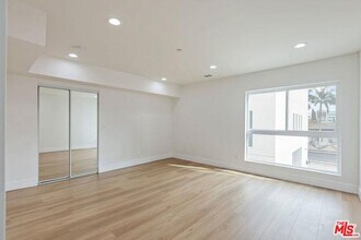 2057 S Garth Ave in Los Angeles, CA - Building Photo - Building Photo