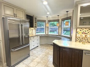 17927 Ridge Lake Dr in Lake Oswego, OR - Building Photo - Building Photo