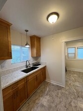 649 Flower Ave, Unit Front House in Venice, CA - Building Photo - Building Photo