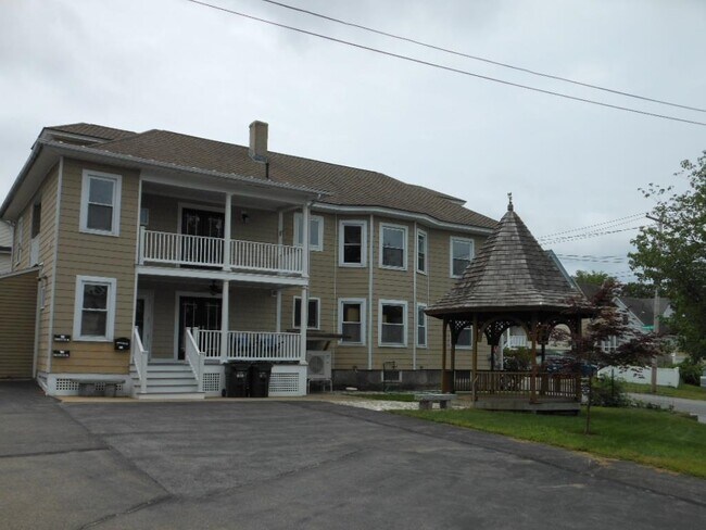 677 Belmont St in Manchester, NH - Building Photo - Building Photo