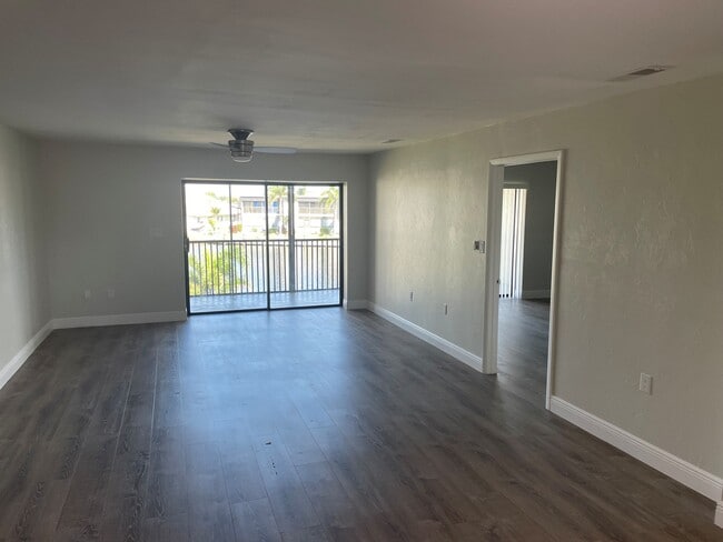 4707 Santa Barbara Blvd, Unit B4 in Cape Coral, FL - Building Photo - Building Photo