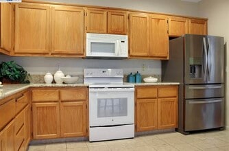2213 Wigeon Ct in San Leandro, CA - Foto de edificio - Building Photo