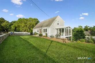 35 Knapps Hwy in Fairfield, CT - Building Photo - Building Photo