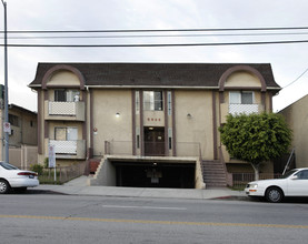 5949 Whitsett Ave in North Hollywood, CA - Foto de edificio - Building Photo