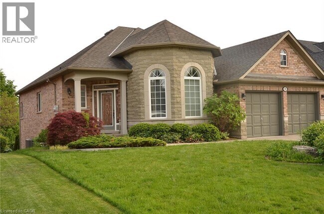 18 Anderson Ct in Hamilton, ON - Building Photo - Building Photo