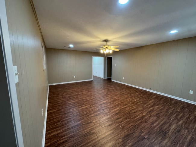 3107 Clinton St in Longview, TX - Building Photo - Building Photo