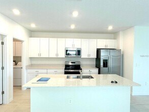 11476 Radiant Shr Lp in San Antonio, FL - Building Photo - Building Photo