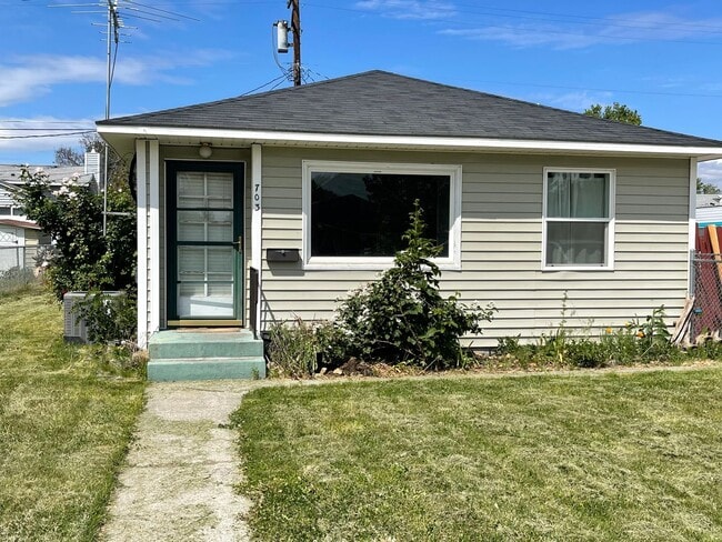 703 Winslow Ave in Richland, WA - Building Photo - Building Photo