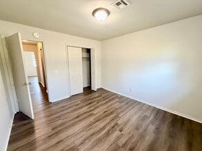 1007 W Hendrix St, Unit 1007 in Rogers, AR - Foto de edificio - Building Photo