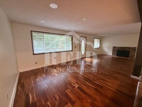 10144 Banner Rd SE in Olalla, WA - Building Photo - Building Photo