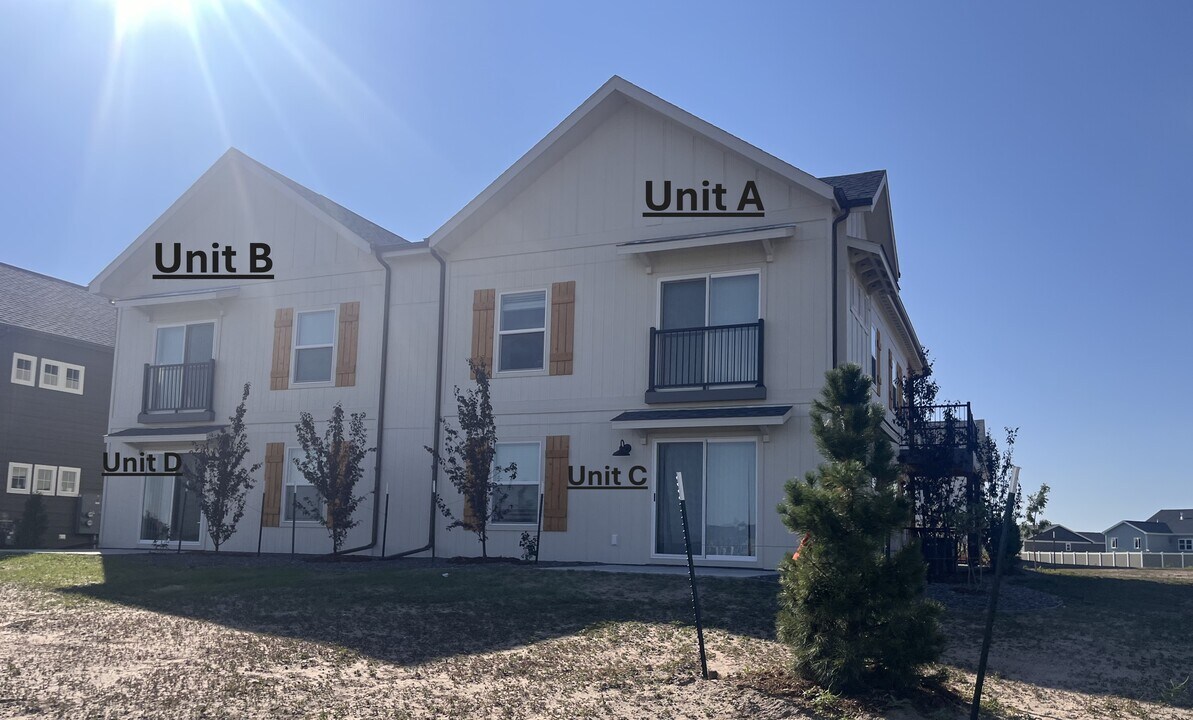 1300 Howling Moon Way, Unit B in Cheyenne, WY - Building Photo