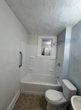 14011 Glendale Ave, Unit up unit in Cleveland, OH - Foto de edificio - Building Photo