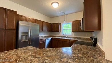 304 Otis Cv Ln in Jacksonville, NC - Building Photo - Building Photo