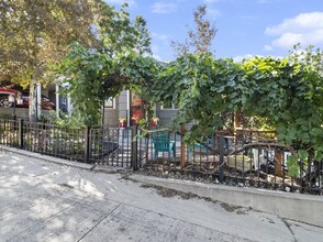 117 W Apricot Ave in Salt Lake City, UT - Building Photo - Building Photo