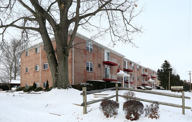 Carriage Hill Apartments in Canfield, OH - Foto de edificio - Building Photo