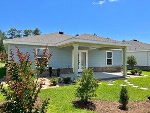 709 Riverwalk Cir in Freeport, FL - Building Photo - Building Photo