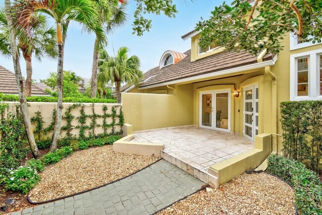 property at 2576 Muirfield Ct