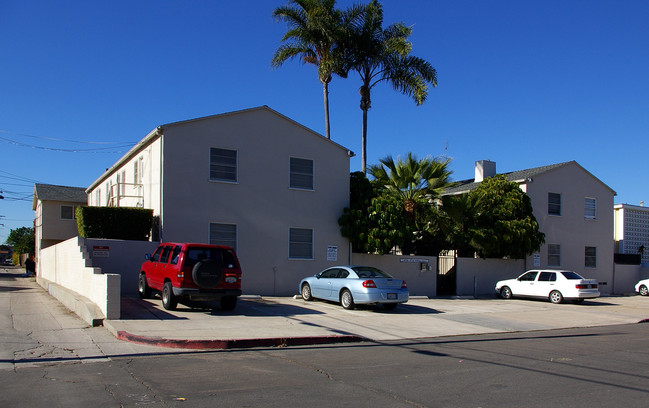 4720-4734 Wilson Ave in San Diego, CA - Foto de edificio - Building Photo