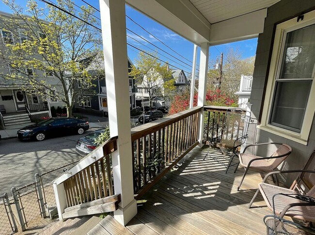 14 Dow St, Unit 2 in Somerville, MA - Building Photo - Building Photo