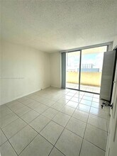 4675 W 18th Ct, Unit 801 in Hialeah, FL - Building Photo - Building Photo