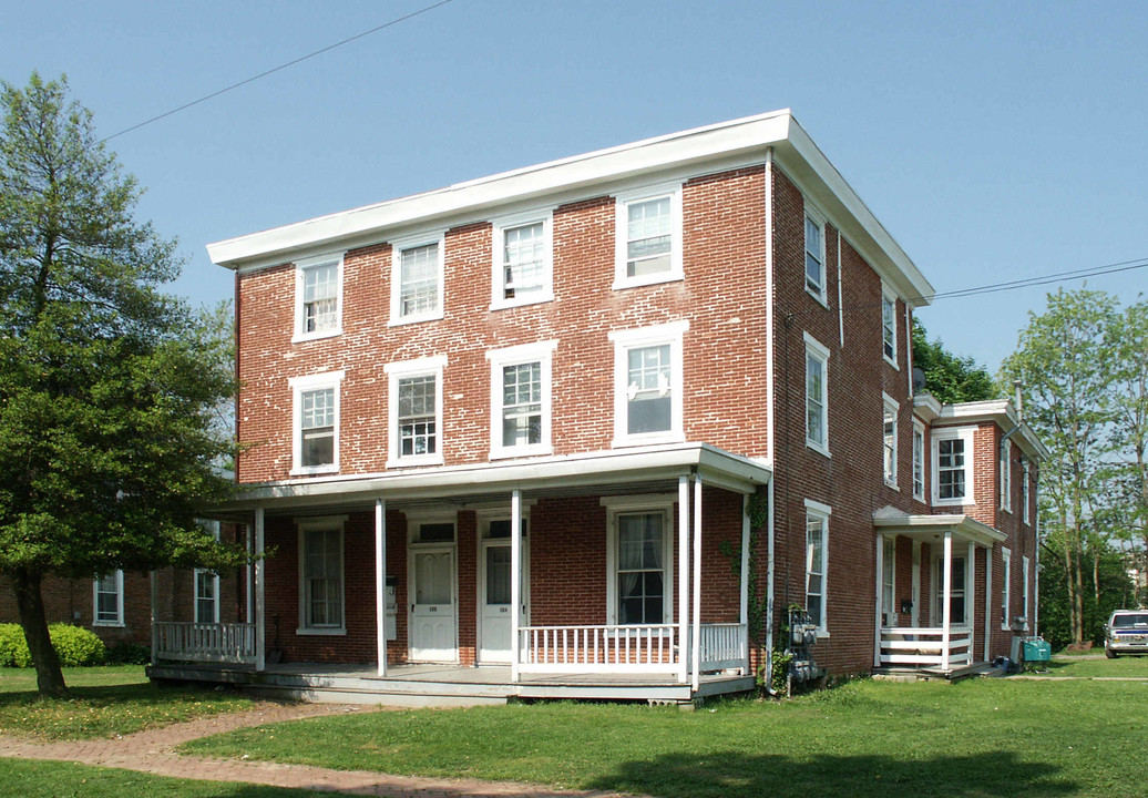 334 Broad St in Oxford, PA - Building Photo