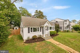 6728 Barrett Rd in Falls Church, VA - Building Photo