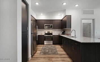 250 E Ray Rd, Unit 3 in Chandler, AZ - Foto de edificio - Building Photo