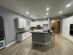 8024 Halesworth Dr in Roseville, CA - Building Photo - Building Photo
