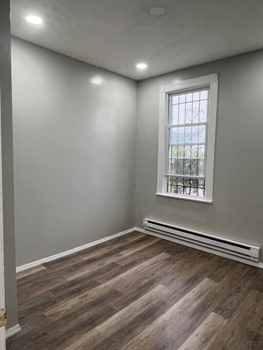234 Clark Pl, Unit 2R in Elizabeth, NJ - Building Photo