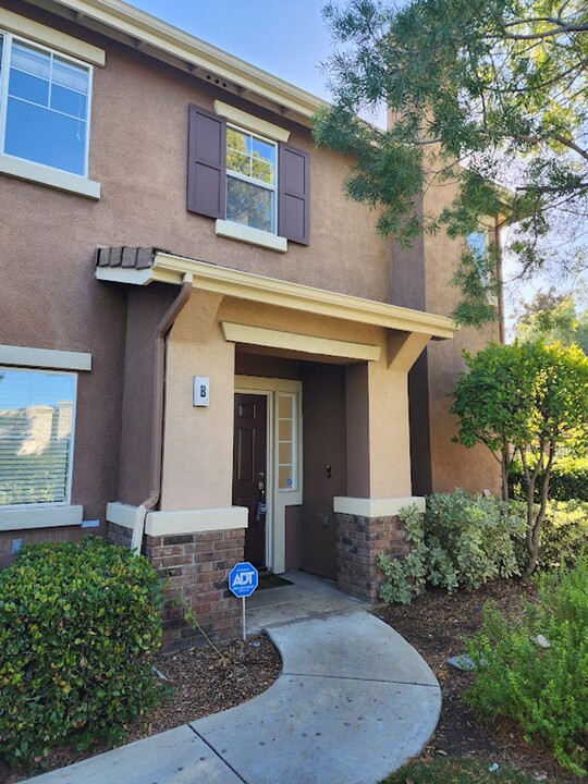 41267 Ashton Cir in Temecula, CA - Foto de edificio