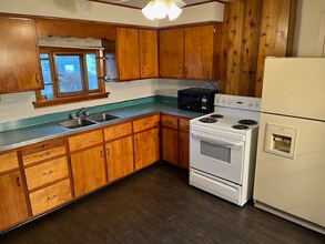 240 High St in Mount Pleasant, PA - Building Photo - Building Photo