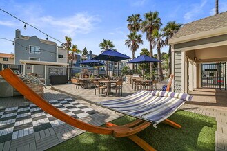 Lakeshore Landing in San Mateo, CA - Foto de edificio - Building Photo