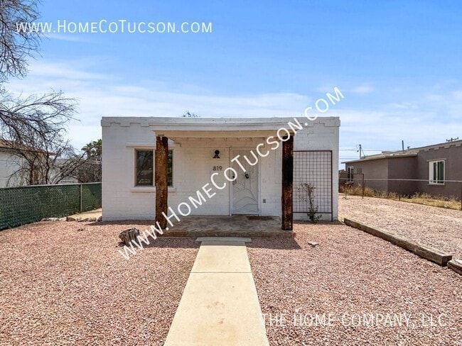 property at 819 W Paris Promenade