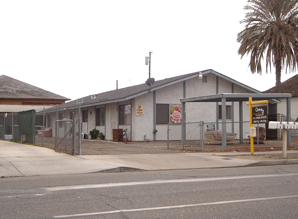 309 W Latham Ave in Hemet, CA - Building Photo