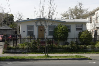 2054 Lincoln Ave in Alameda, CA - Building Photo - Building Photo