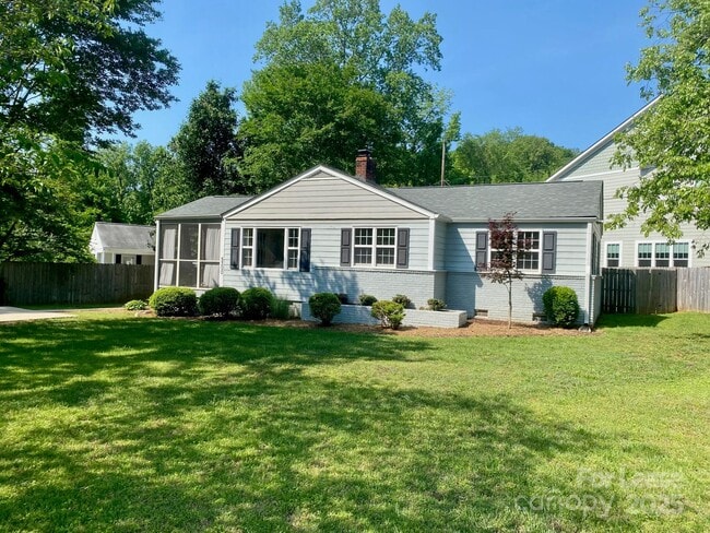 5300 Buckingham Dr in Charlotte, NC - Building Photo - Building Photo