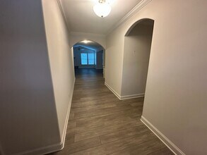 1 Bishop Lake Way in Taylors, SC - Building Photo - Building Photo